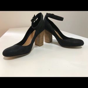 Crown heel black leather shoes